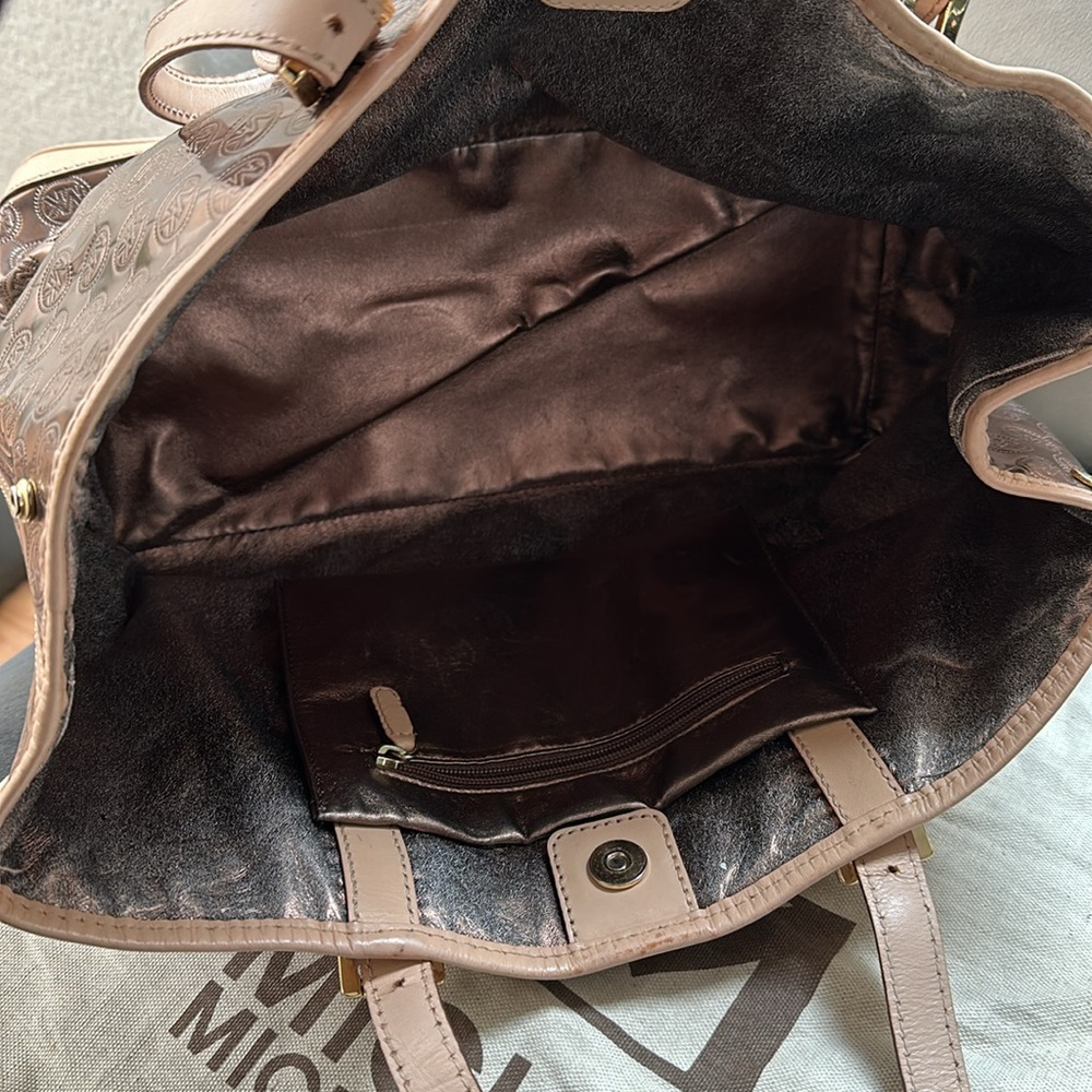 MK Purse - Picture 4 of 5